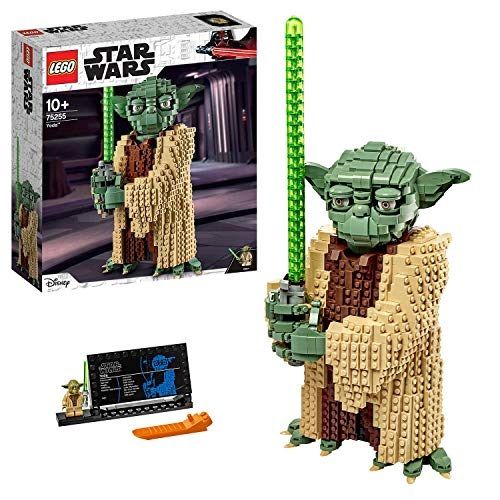 5. Figura de Yoda con Espada Láser